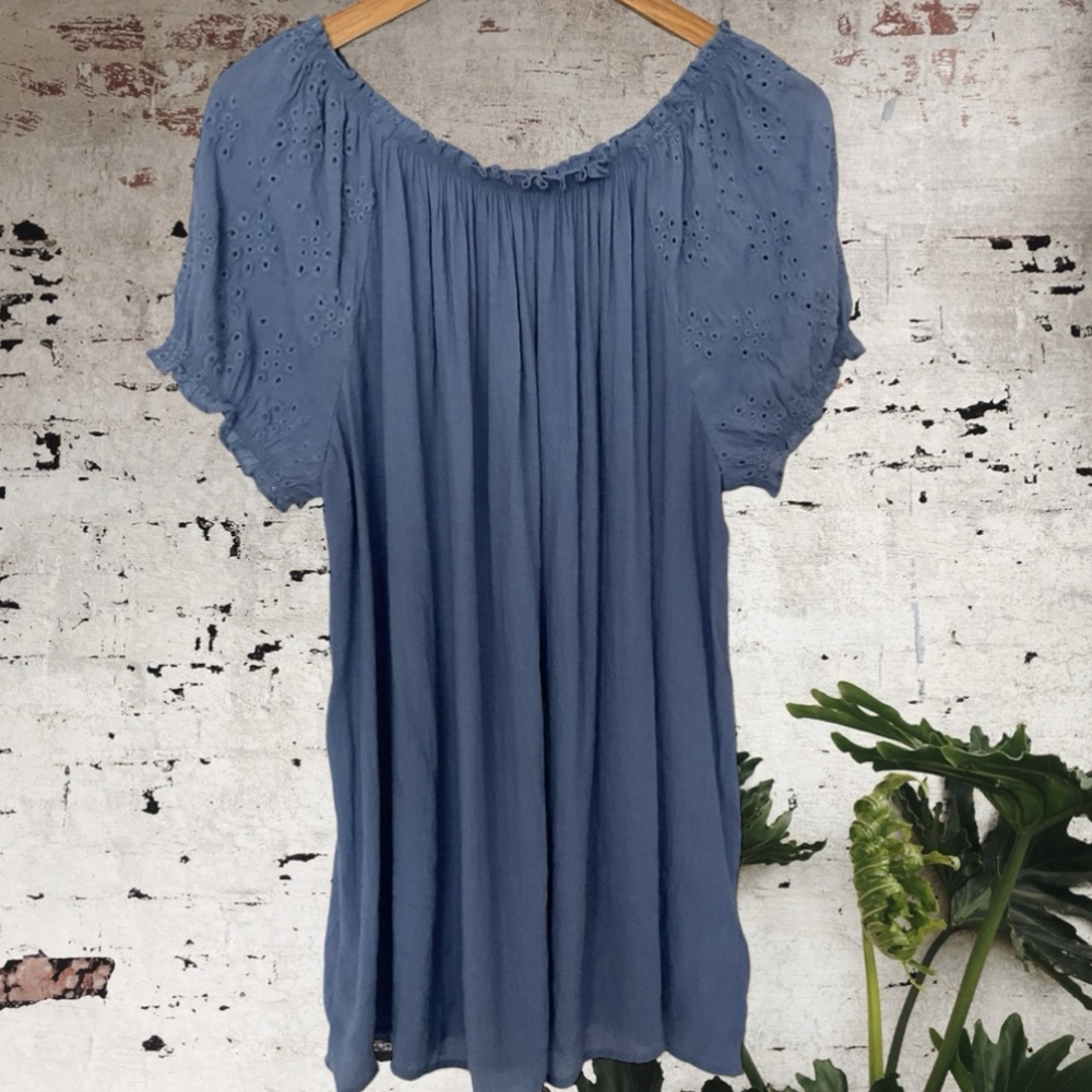 Como Blu eyelet sleeve Blouse 2X ocean Blue